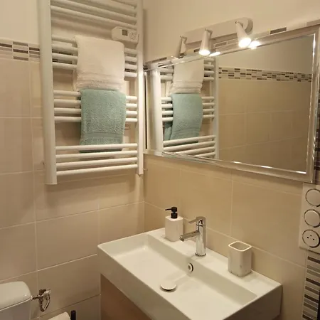 Apartamento Cosy Rdc-terrasse Et Parking Privé *